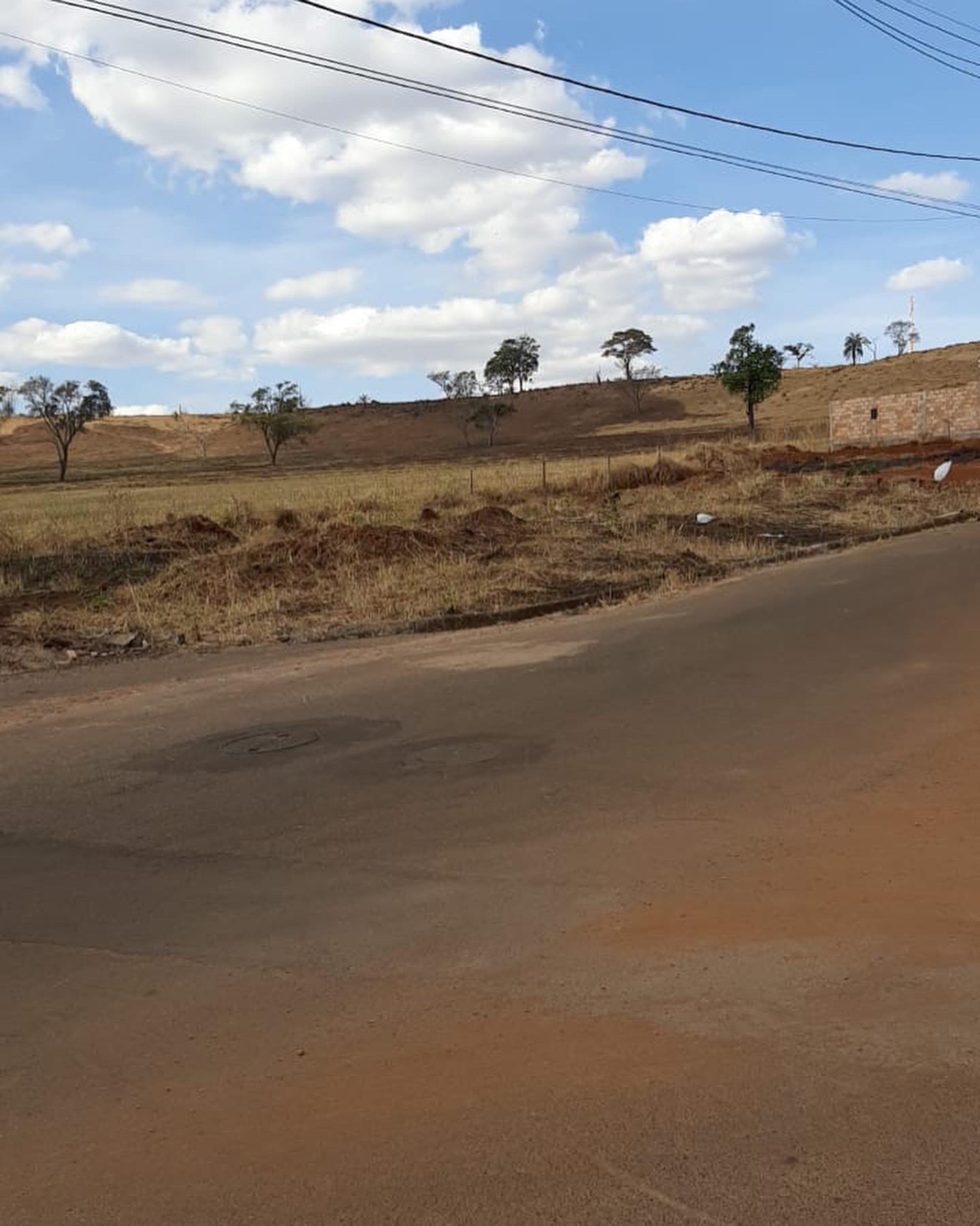 Lote de esquina no bairro Parque do Sabiá